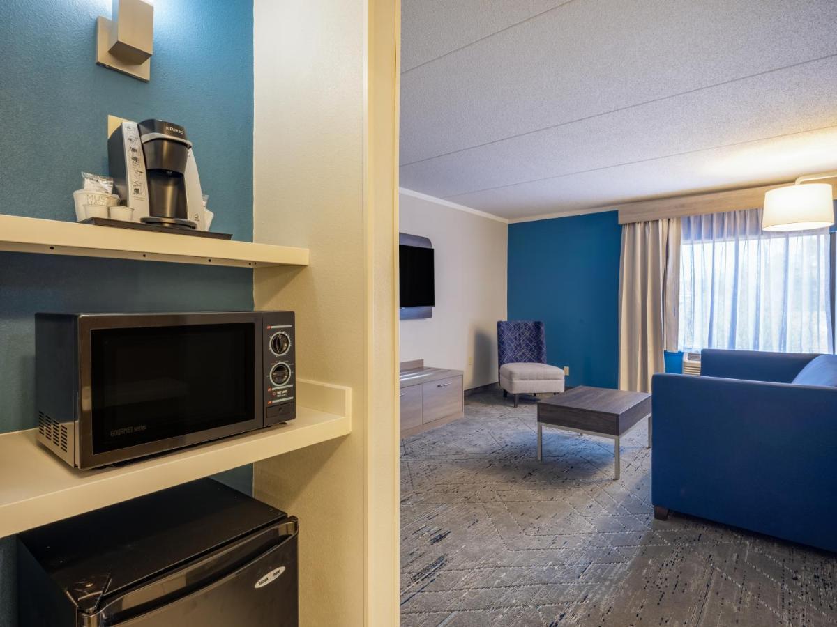 Holiday Inn Express & Suites Greensboro - I-40 Atwendover By Ihg Exterior foto