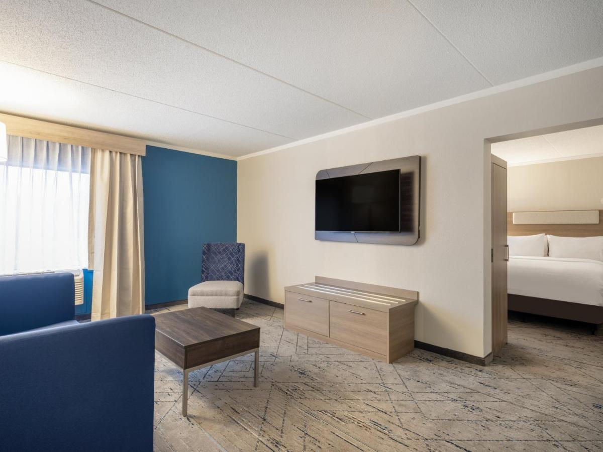 Holiday Inn Express & Suites Greensboro - I-40 Atwendover By Ihg Exterior foto
