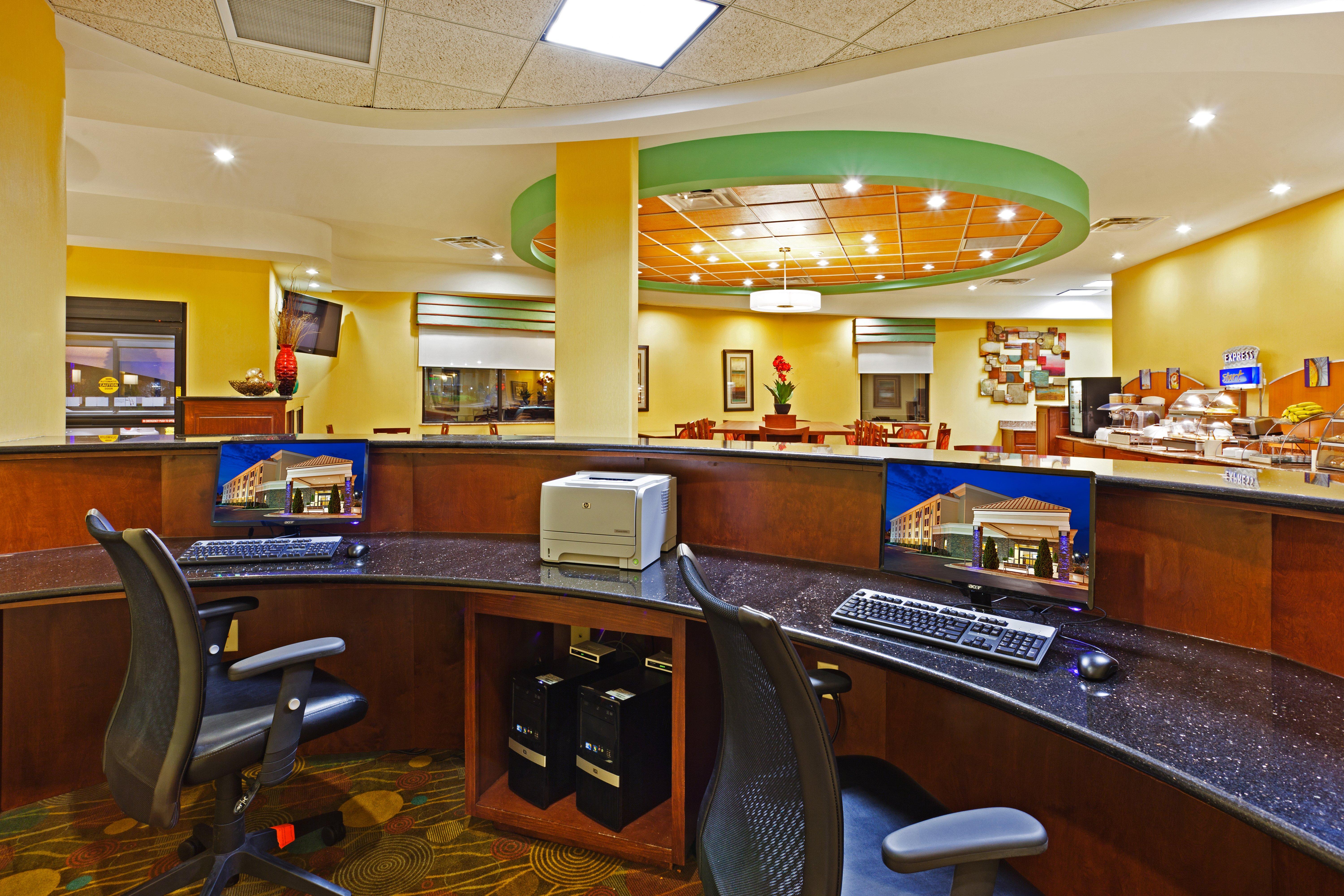 Holiday Inn Express & Suites Greensboro - I-40 Atwendover By Ihg Exterior foto